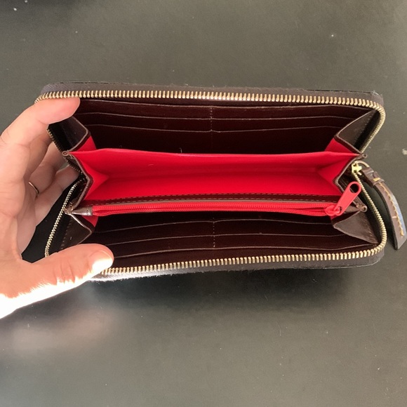 Dooney & Bourke zipper wallet - Picture 3 of 6